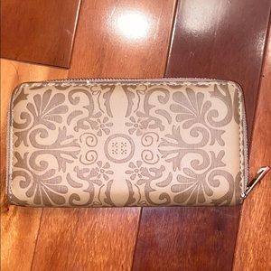Clutch with detachable wristlet